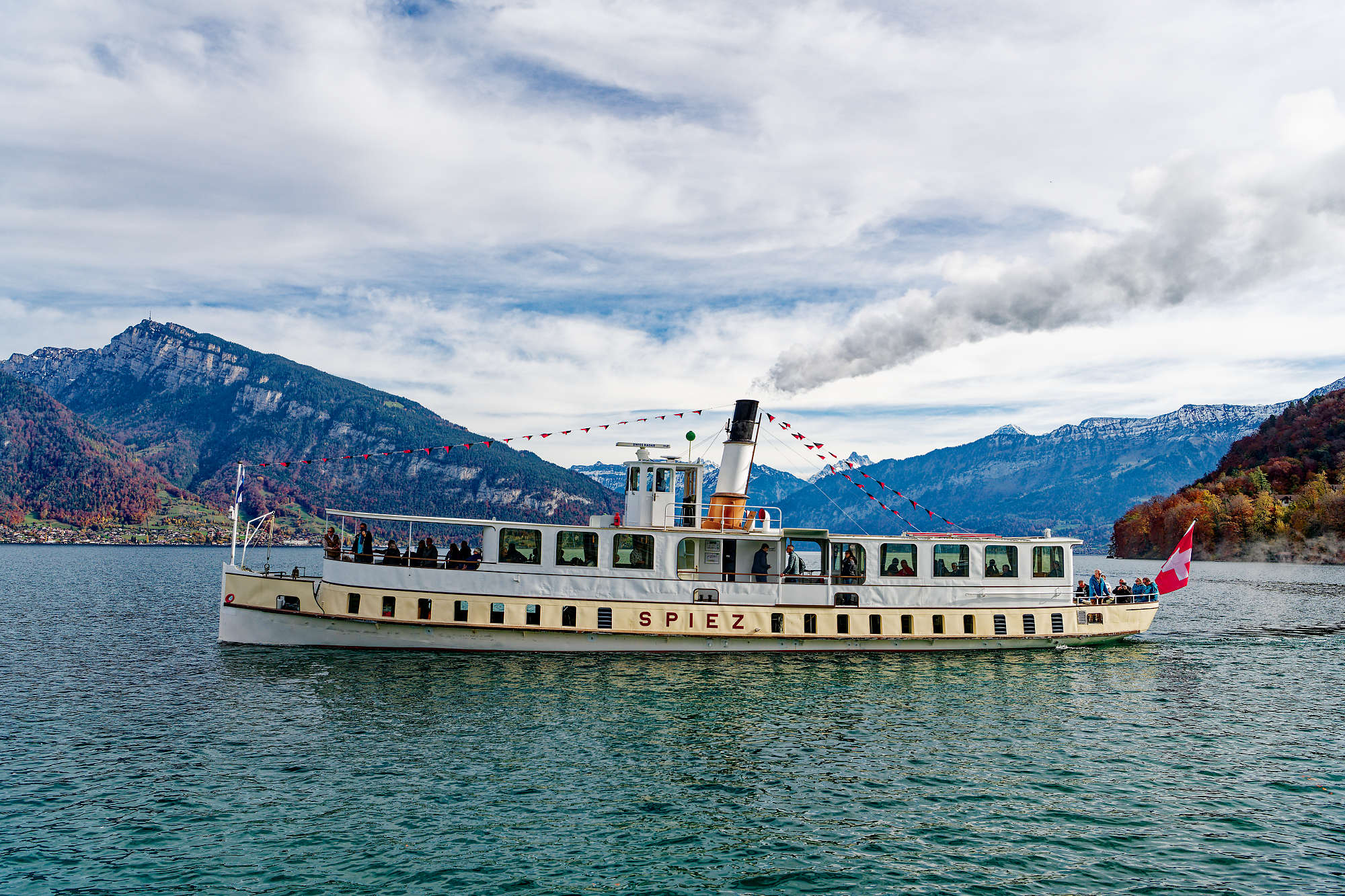 Schraubendampfer "Spiez" am 31. Oktober 2025 auf der Rundfahrt auf dem Thunersee (Foto, Bernhard Studer)